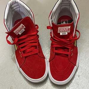 Vans Marvel Captain Marvel Sk8-Hi Sneakers